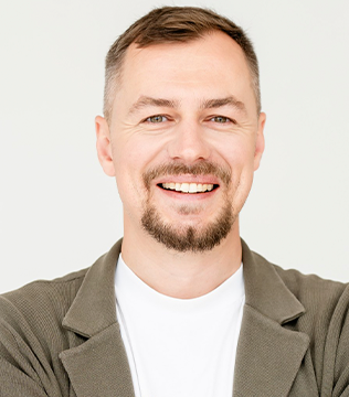 Василий Гахович. Директор по работе с ключевыми заказчиками Axiom JDK